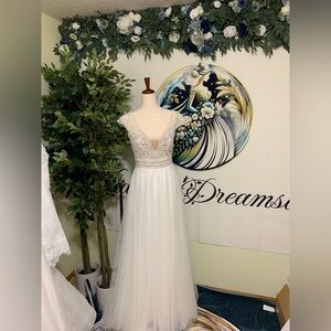 Maggie Sottero Monarch Bridal Wedding
Dress Gown Size 12